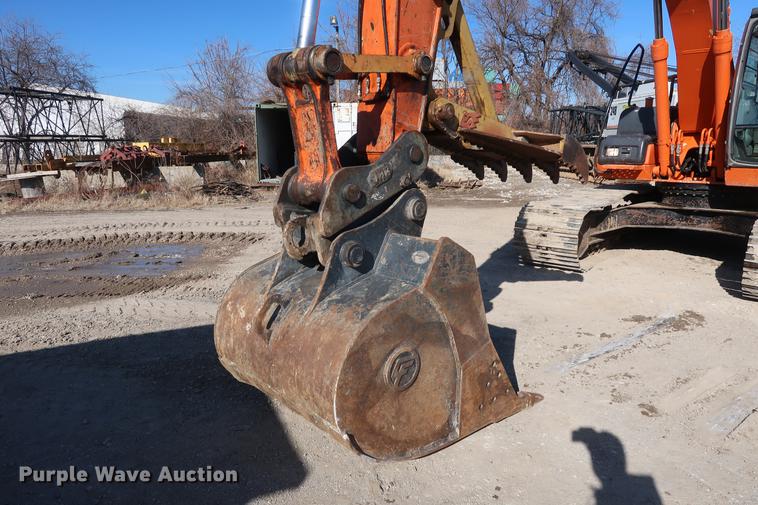 image for item DF3523 2006 Hitachi ZX200 LC excavator