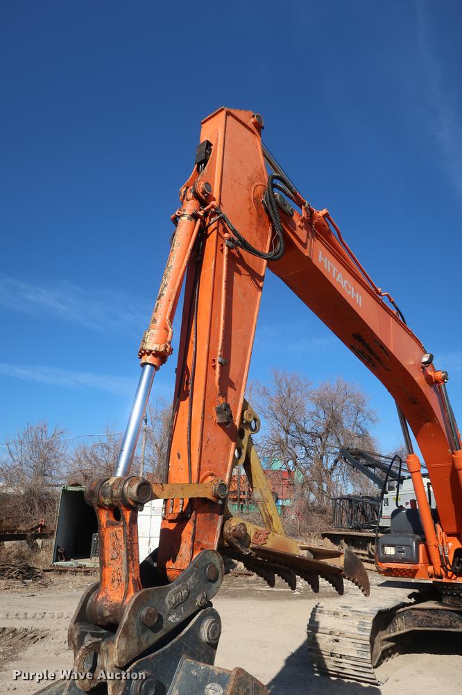 image for item DF3523 2006 Hitachi ZX200 LC excavator
