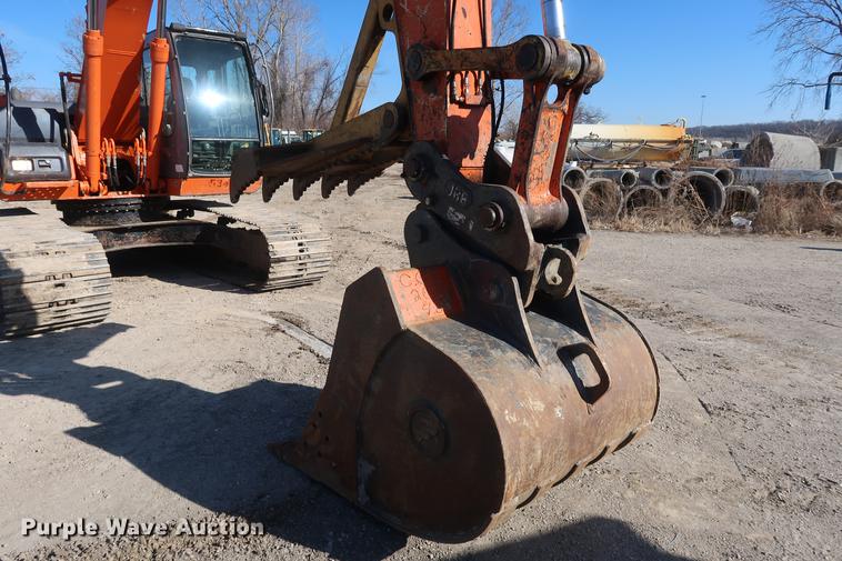 image for item DF3523 2006 Hitachi ZX200 LC excavator