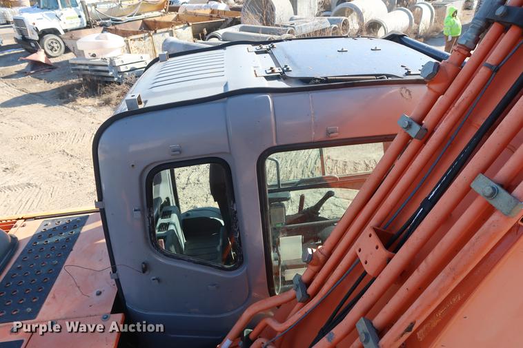 image for item DF3523 2006 Hitachi ZX200 LC excavator