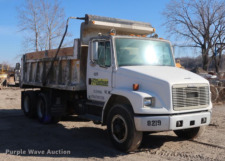 image for item DF3525 2001 Freightliner FL80 dump truck
