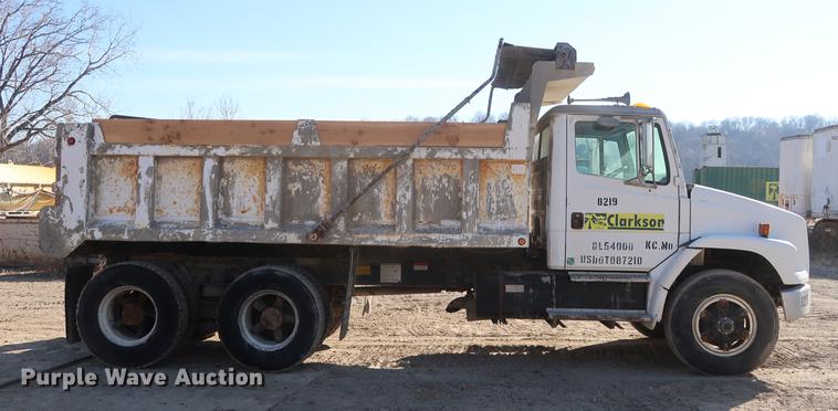 image for item DF3525 2001 Freightliner FL80 dump truck