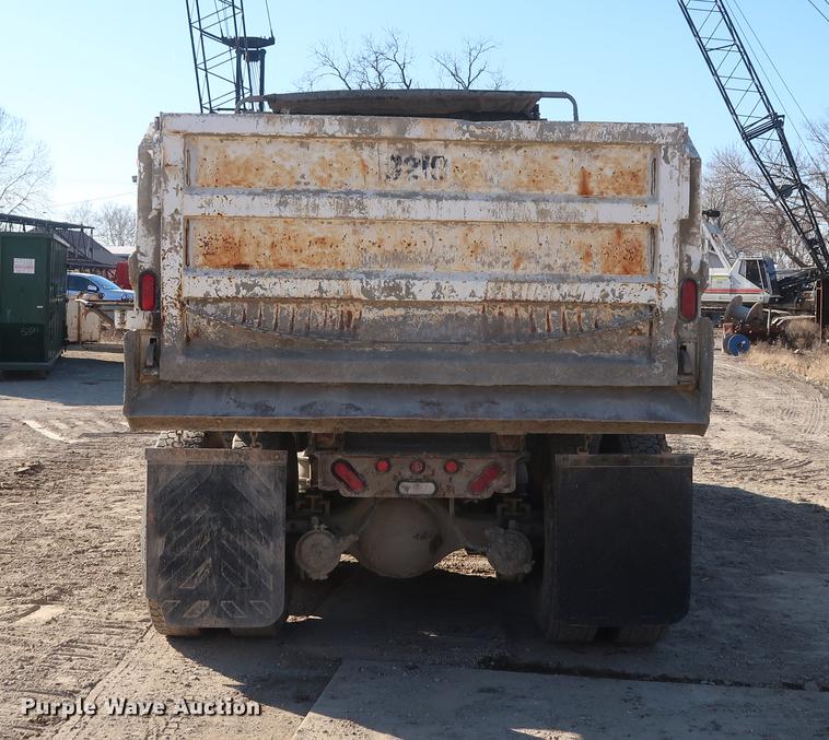 image for item DF3525 2001 Freightliner FL80 dump truck