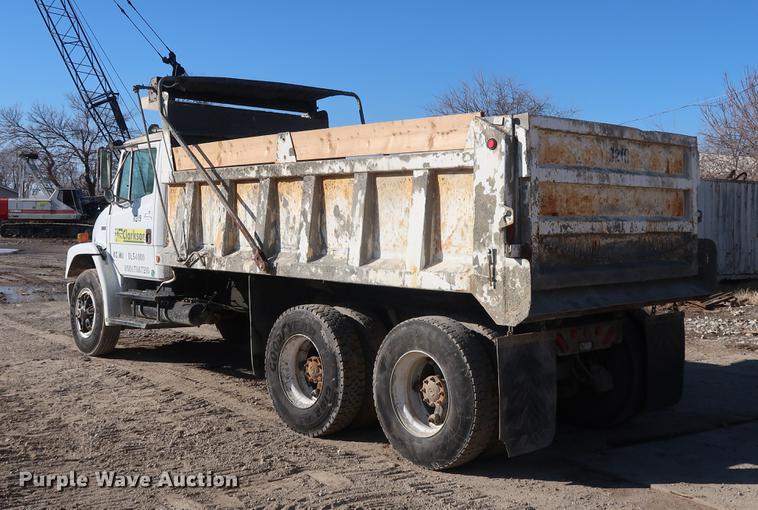 image for item DF3525 2001 Freightliner FL80 dump truck