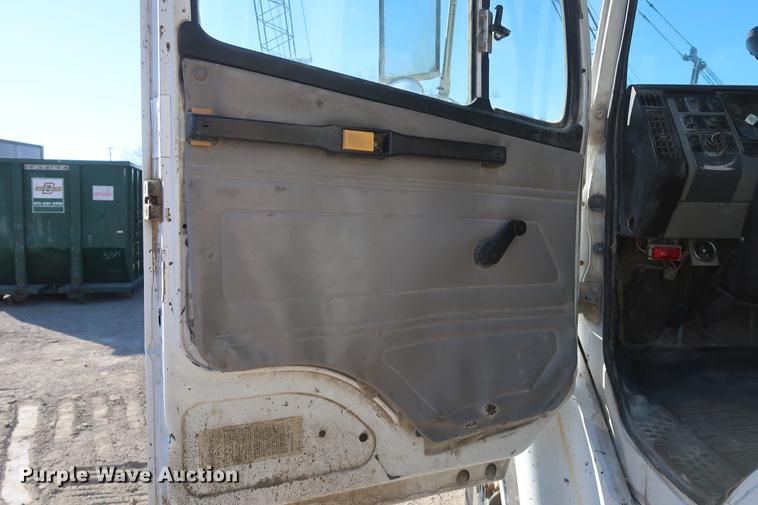 image for item DF3525 2001 Freightliner FL80 dump truck