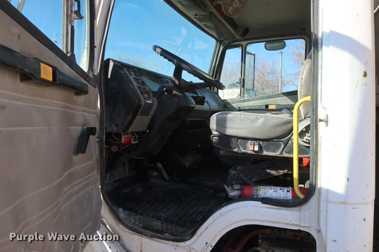 image for item DF3525 2001 Freightliner FL80 dump truck