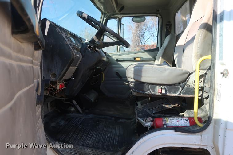 image for item DF3525 2001 Freightliner FL80 dump truck