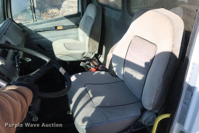 image for item DF3525 2001 Freightliner FL80 dump truck