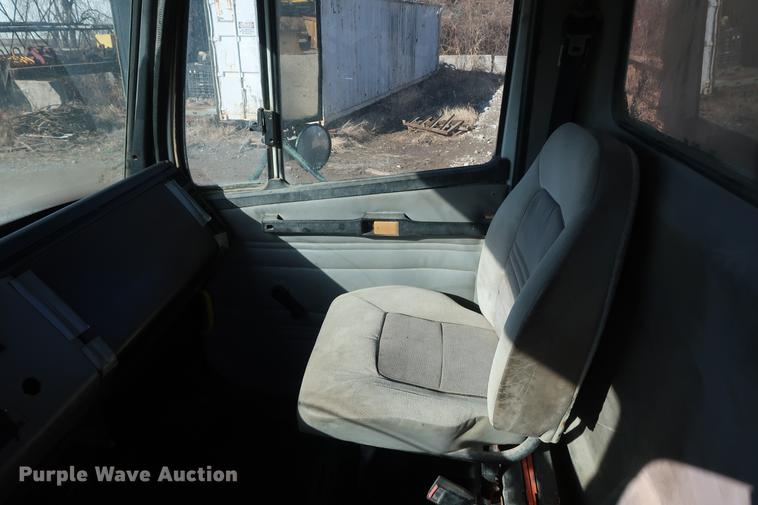 image for item DF3525 2001 Freightliner FL80 dump truck