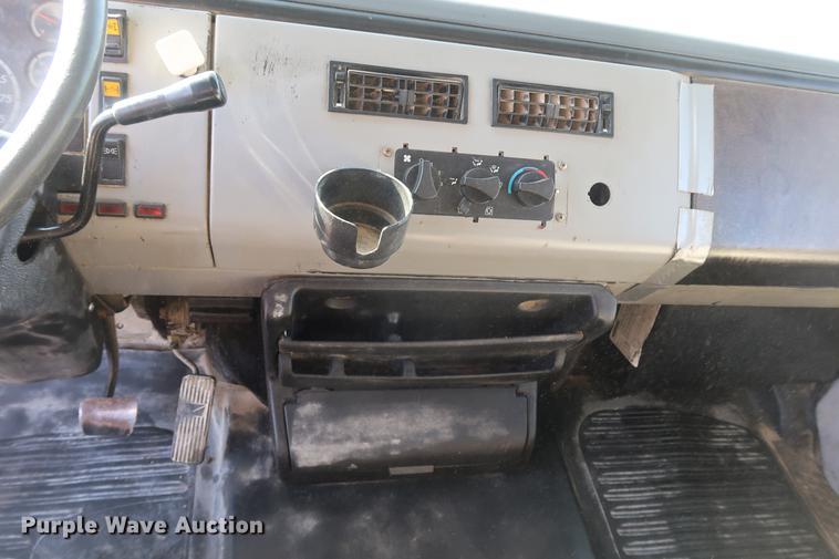 image for item DF3525 2001 Freightliner FL80 dump truck