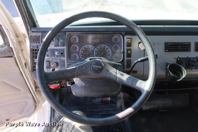 image for item DF3525 2001 Freightliner FL80 dump truck