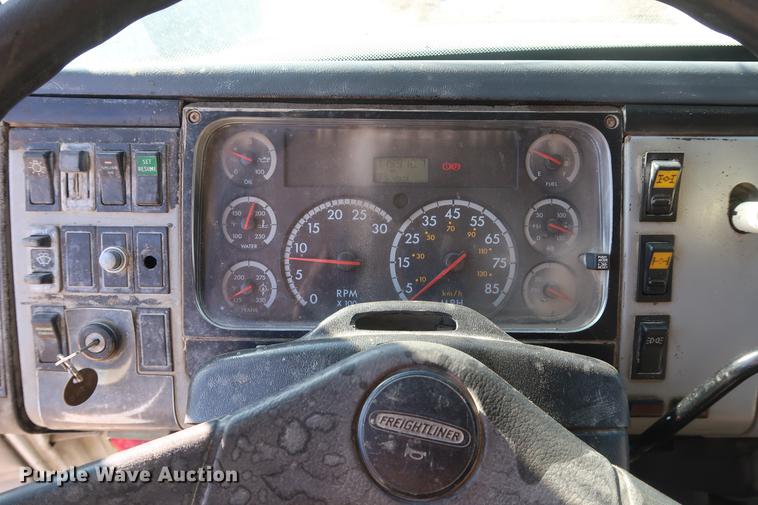 image for item DF3525 2001 Freightliner FL80 dump truck