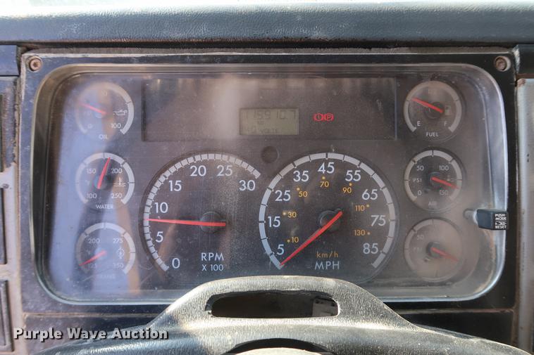 image for item DF3525 2001 Freightliner FL80 dump truck