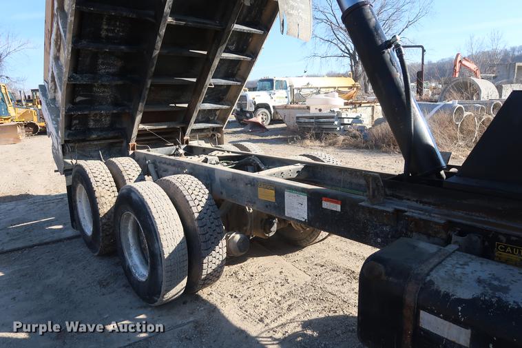 image for item DF3525 2001 Freightliner FL80 dump truck