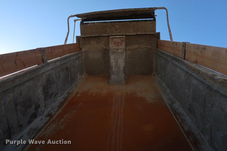 image for item DF3525 2001 Freightliner FL80 dump truck