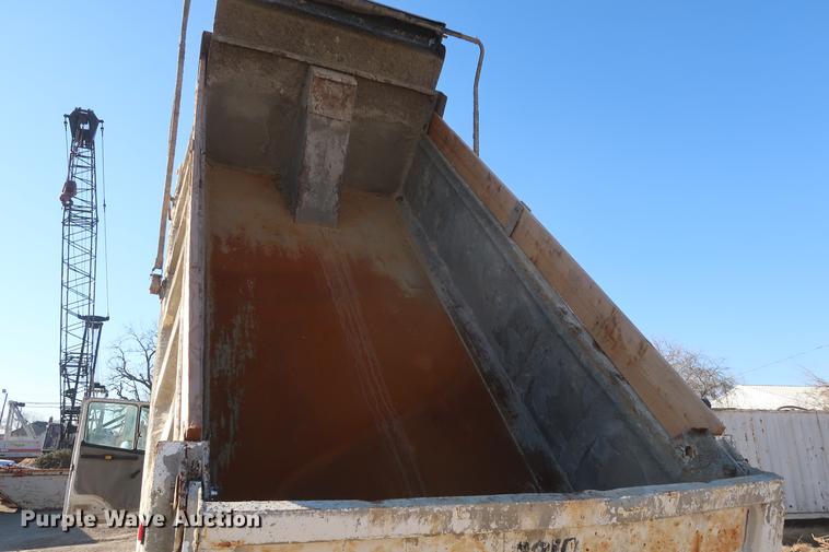 image for item DF3525 2001 Freightliner FL80 dump truck