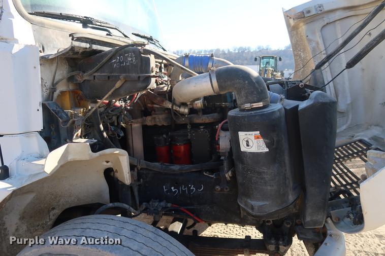 image for item DF3525 2001 Freightliner FL80 dump truck