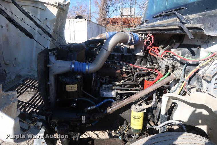 image for item DF3525 2001 Freightliner FL80 dump truck