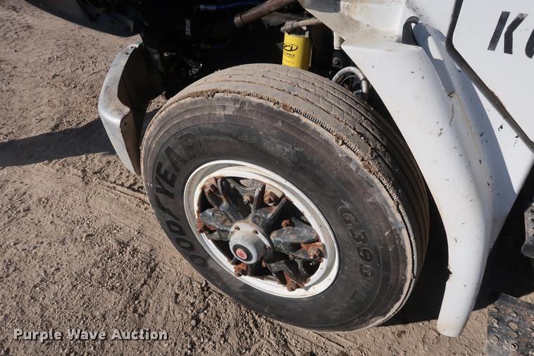 image for item DF3525 2001 Freightliner FL80 dump truck