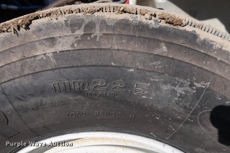 image for item DF3525 2001 Freightliner FL80 dump truck