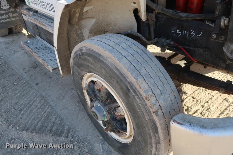 image for item DF3525 2001 Freightliner FL80 dump truck