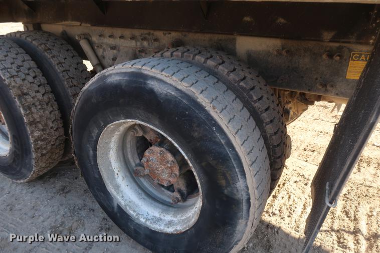 image for item DF3525 2001 Freightliner FL80 dump truck