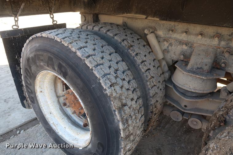 image for item DF3525 2001 Freightliner FL80 dump truck