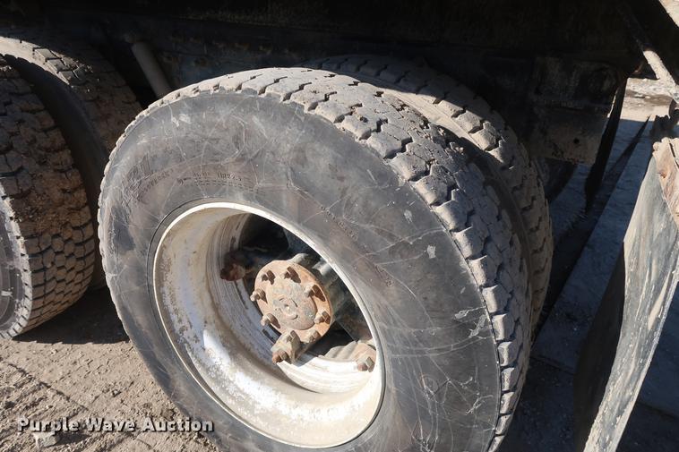 image for item DF3525 2001 Freightliner FL80 dump truck