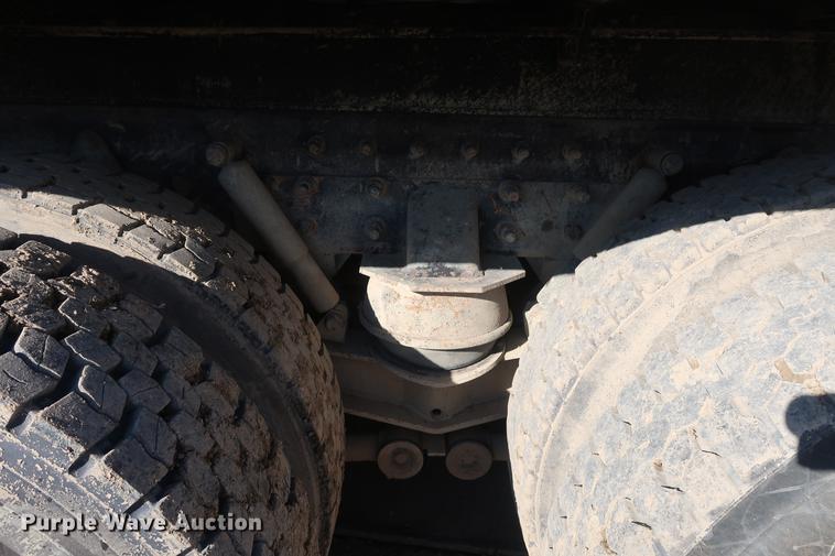 image for item DF3525 2001 Freightliner FL80 dump truck