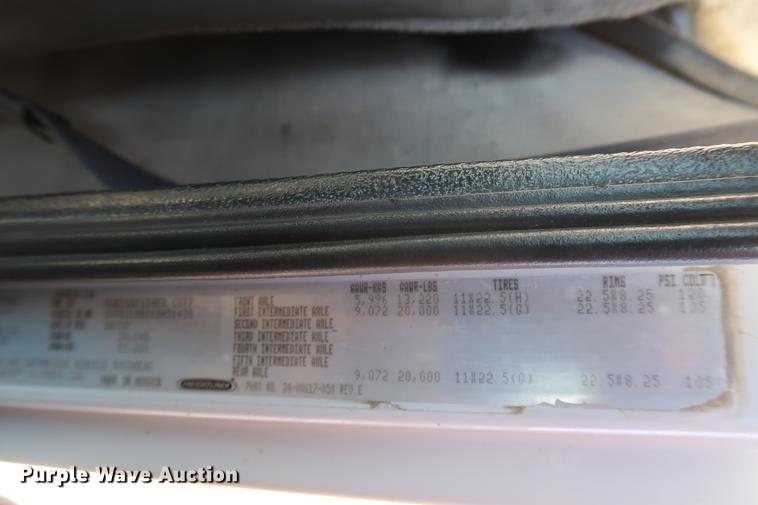 image for item DF3525 2001 Freightliner FL80 dump truck