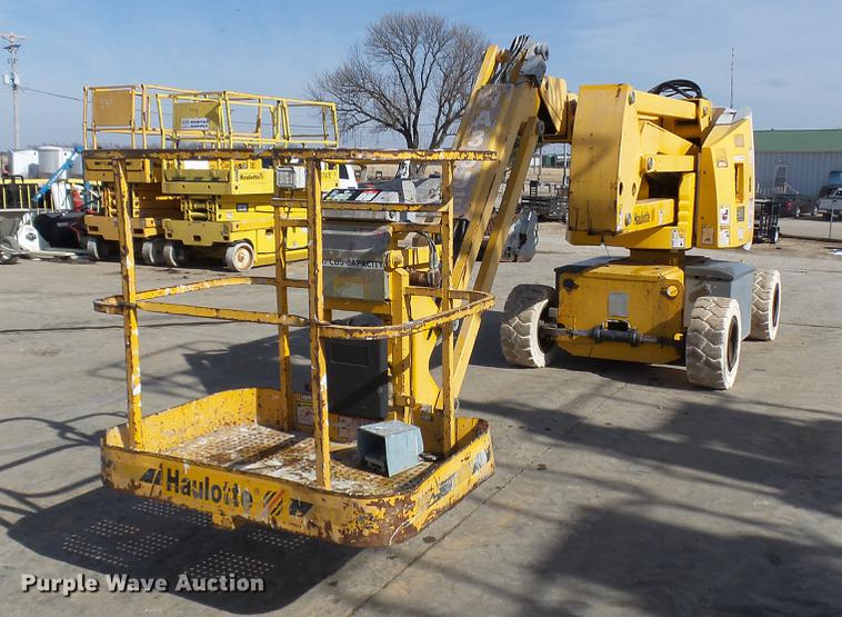 image for item DP9588 2005 Haulotte HA33JE boom lift