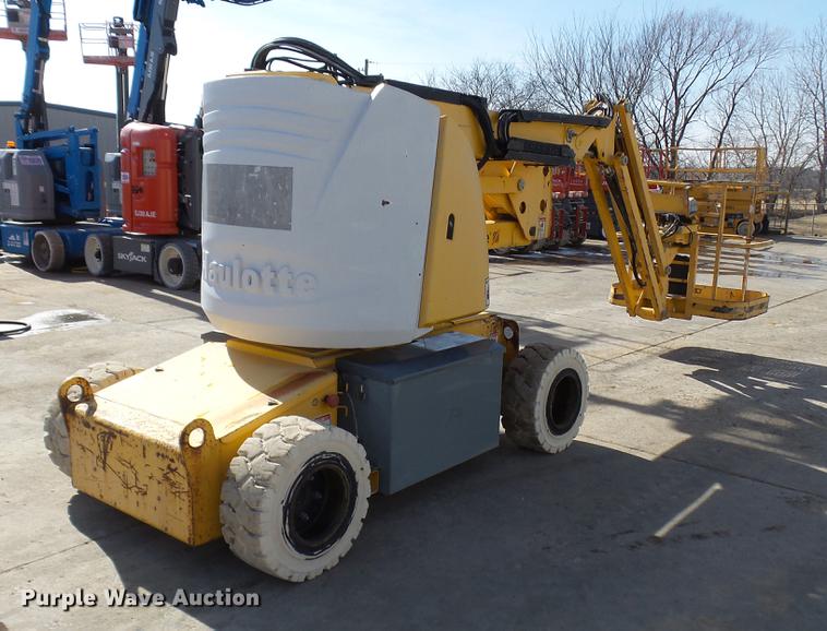 image for item DP9588 2005 Haulotte HA33JE boom lift