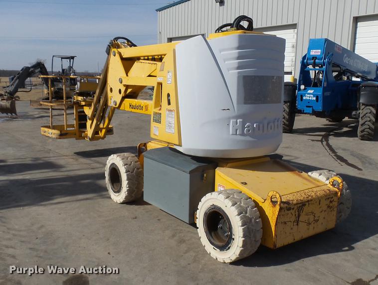 image for item DP9588 2005 Haulotte HA33JE boom lift