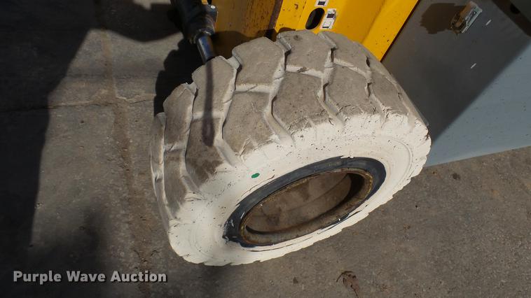 image for item DP9588 2005 Haulotte HA33JE boom lift