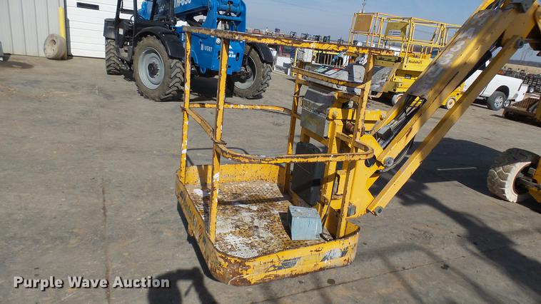 image for item DP9588 2005 Haulotte HA33JE boom lift