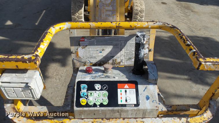 image for item DP9588 2005 Haulotte HA33JE boom lift