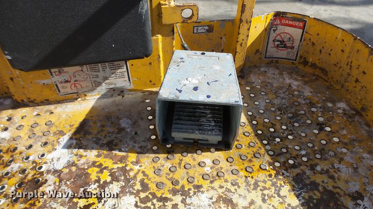 image for item DP9588 2005 Haulotte HA33JE boom lift