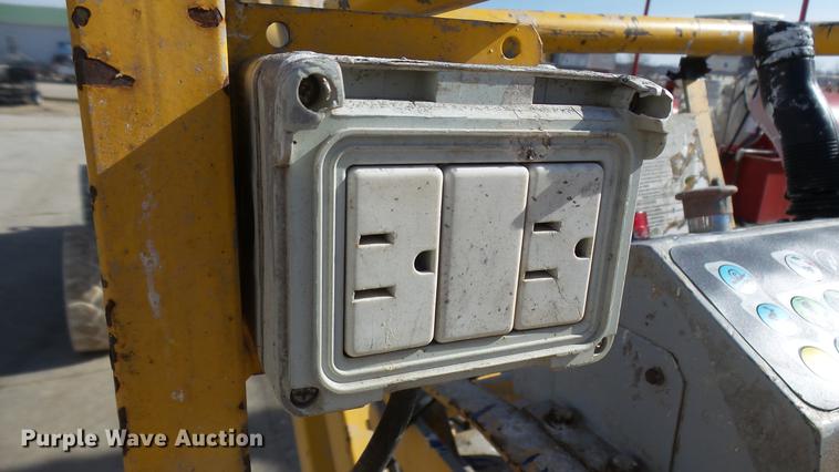 image for item DP9588 2005 Haulotte HA33JE boom lift