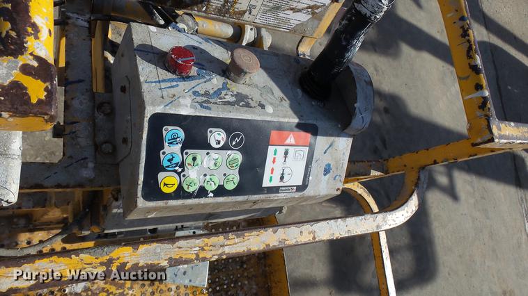 image for item DP9588 2005 Haulotte HA33JE boom lift