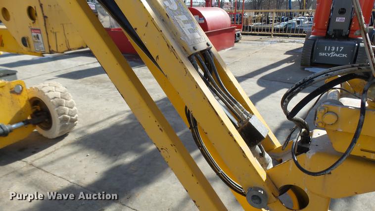 image for item DP9588 2005 Haulotte HA33JE boom lift