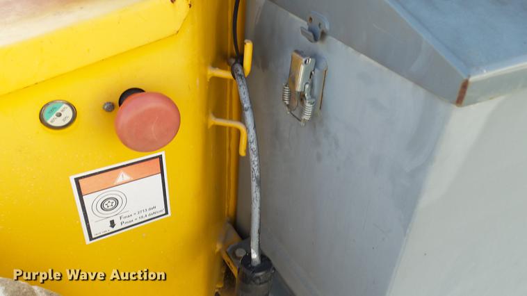 image for item DP9588 2005 Haulotte HA33JE boom lift