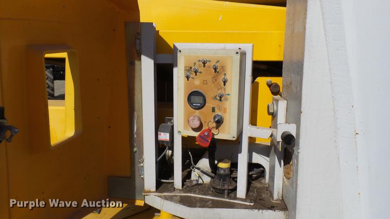 image for item DP9588 2005 Haulotte HA33JE boom lift