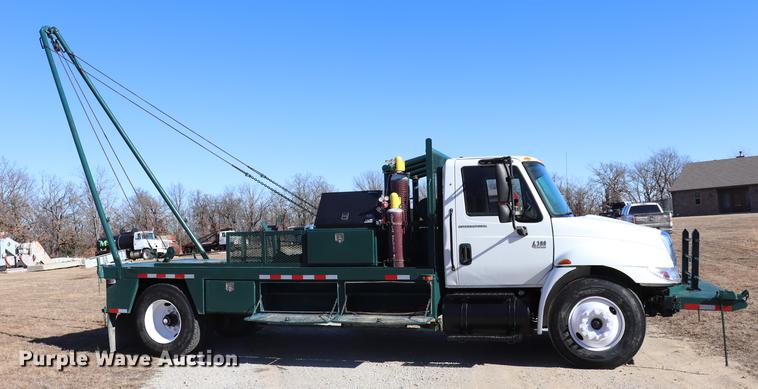 image for item EC9404 2004 International 4300 flatbed truck