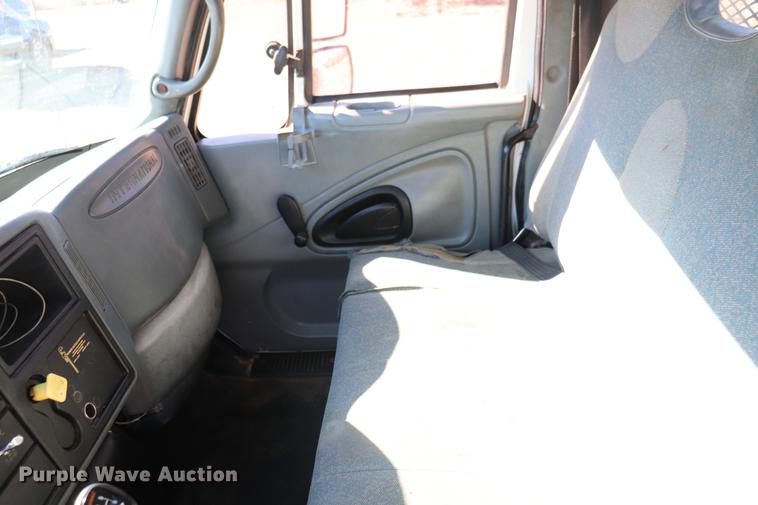 image for item EC9404 2004 International 4300 flatbed truck