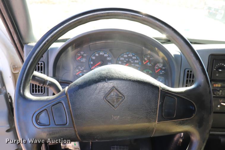 image for item EC9404 2004 International 4300 flatbed truck