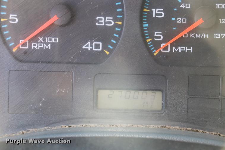 image for item EC9404 2004 International 4300 flatbed truck