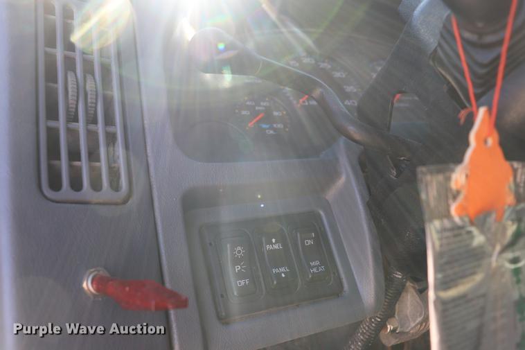 image for item EC9404 2004 International 4300 flatbed truck