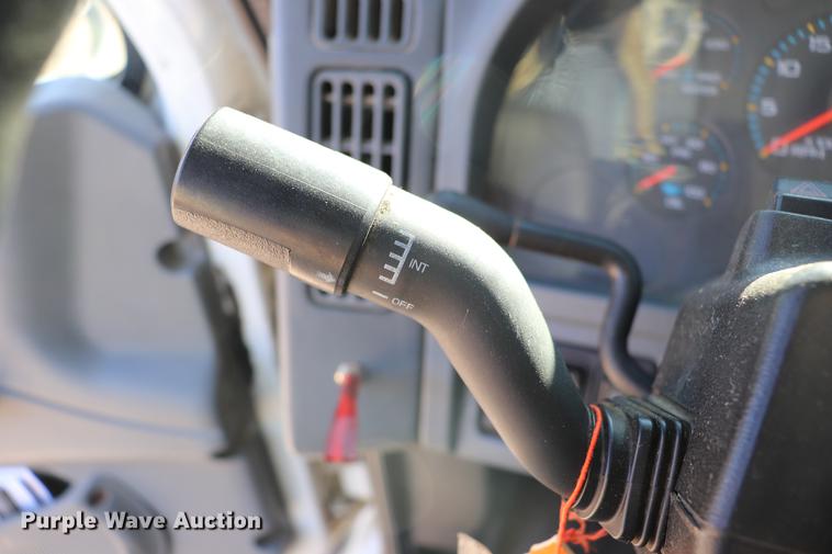 image for item EC9404 2004 International 4300 flatbed truck