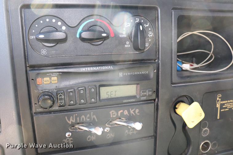 image for item EC9404 2004 International 4300 flatbed truck