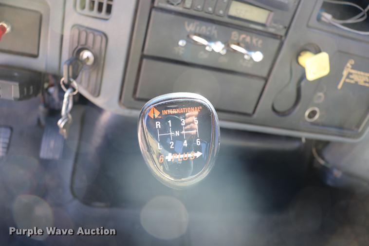 image for item EC9404 2004 International 4300 flatbed truck